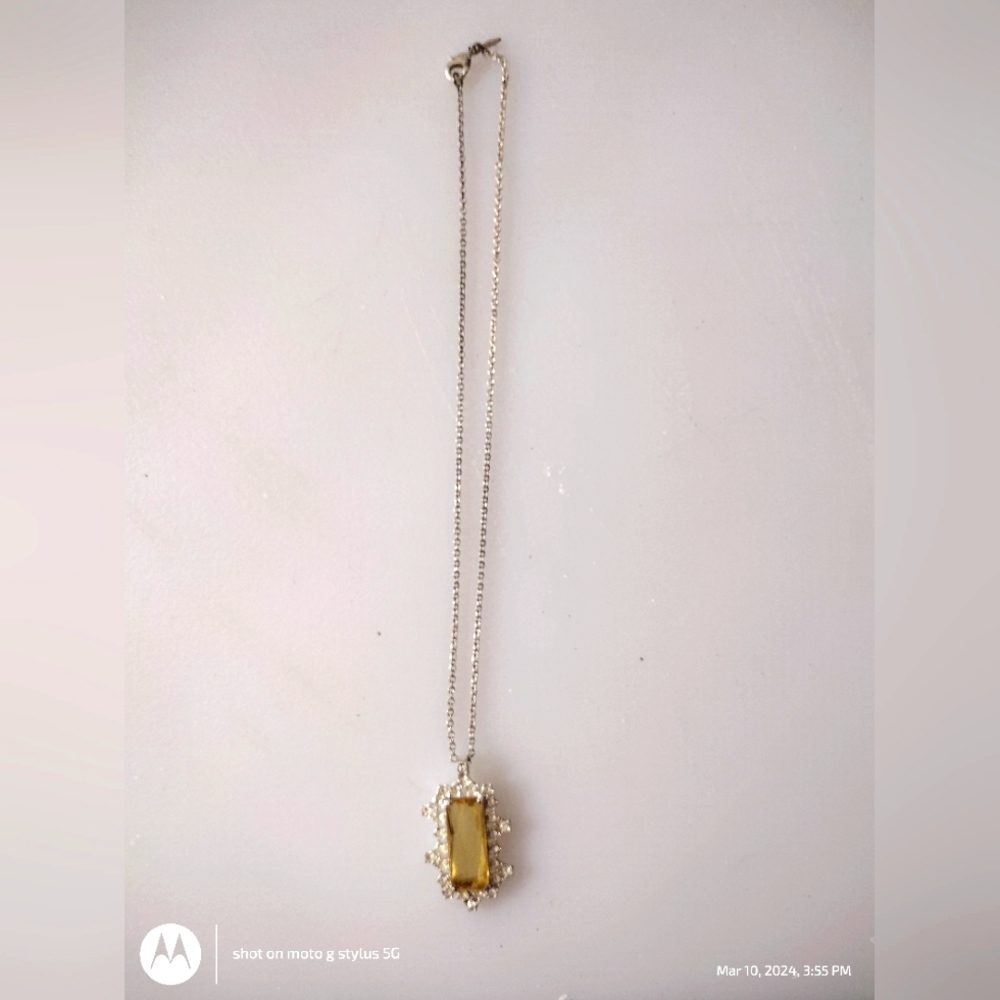 Yellow Stone Surrounded by 💎 !! Necklace